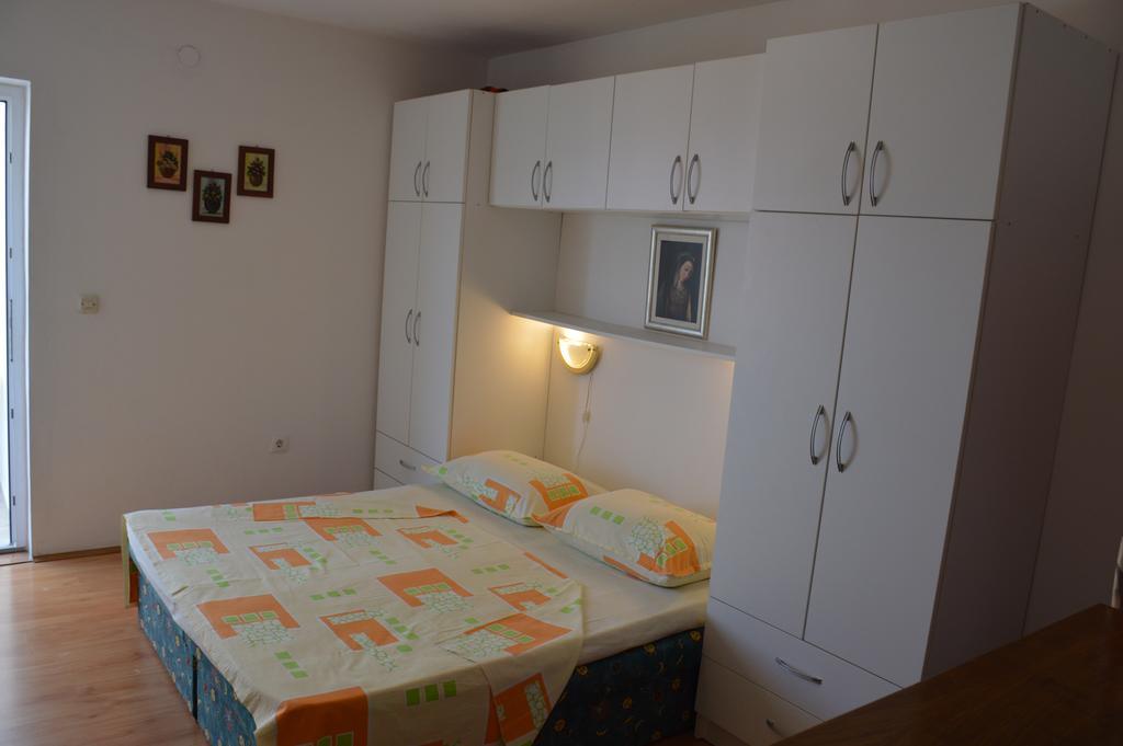 Apartments Marija Bajto Nečujam Exteriör bild
